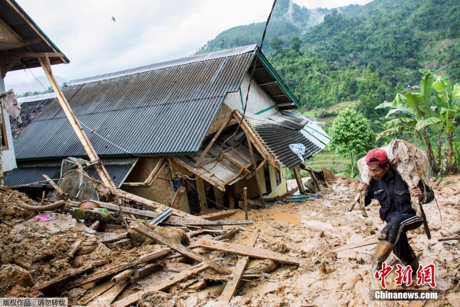 印尼西爪哇省發(fā)生山體滑坡已致15人死25人失蹤