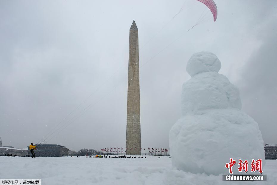 遭大規(guī)模暴風雪席卷 美國華盛頓一片白雪皚皚