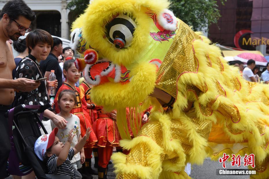 巴西圣保羅街頭上演“唱響中國”新春快閃活動