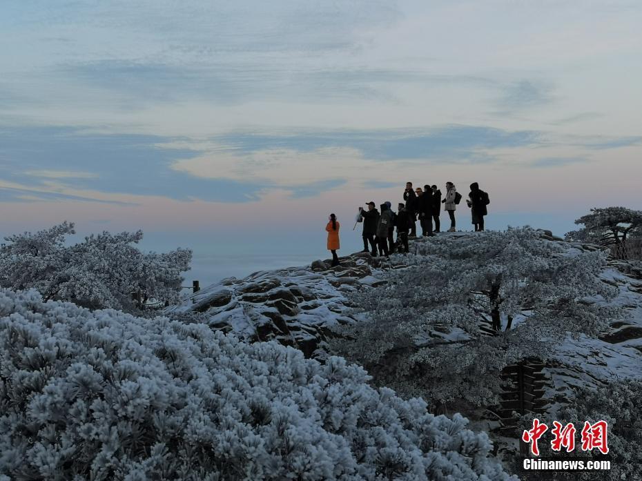 黃山迎來今冬第三場雪 云海霧凇壯美景觀齊現(xiàn)