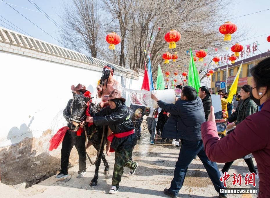 “敬德洗馬”演繹逾百年 爭相扮演折射淳良民風(fēng)