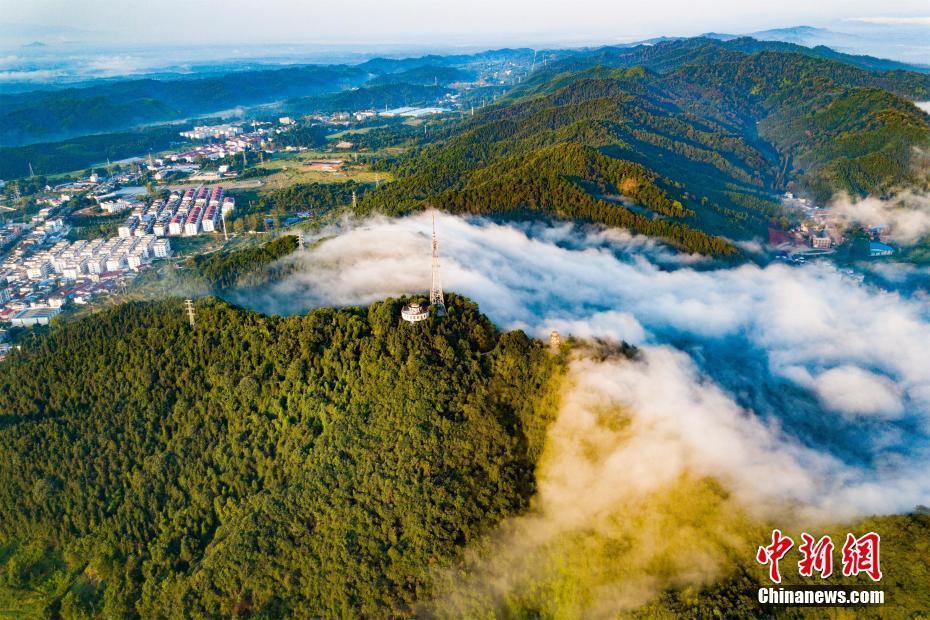 航拍江西宜豐“云海伴日出”美景