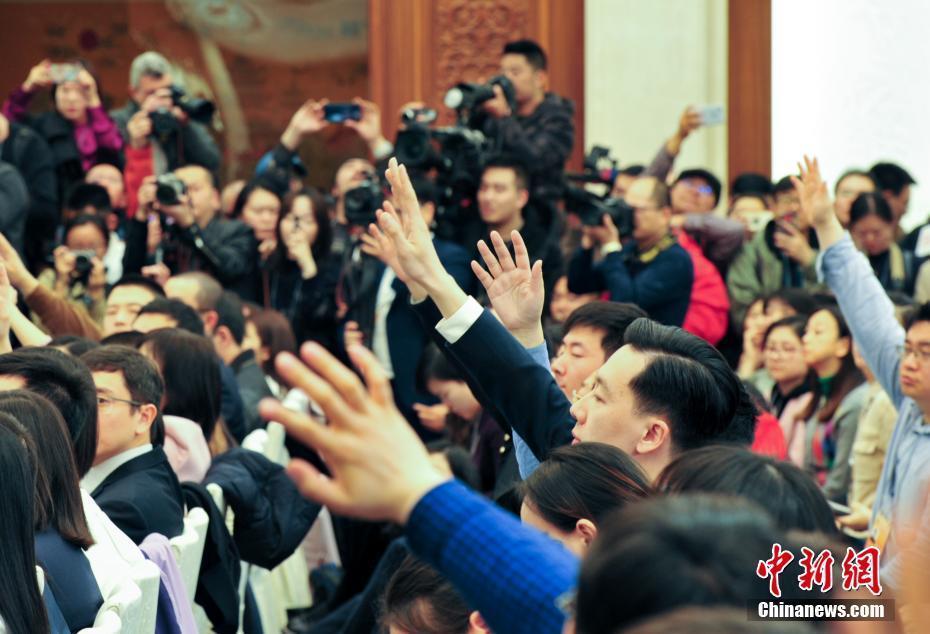 全国政协十三届二次会议举行新闻发布会