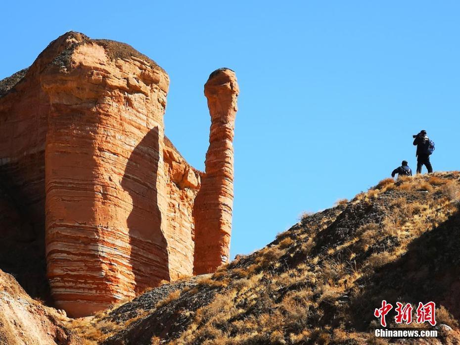 甘肅張掖冰溝丹霞“建筑群”“遠近高低各不同”
