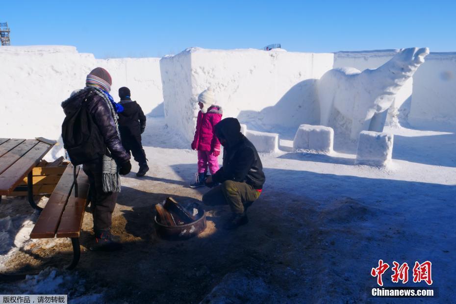 加拿大夫婦打造世界最大雪迷宮