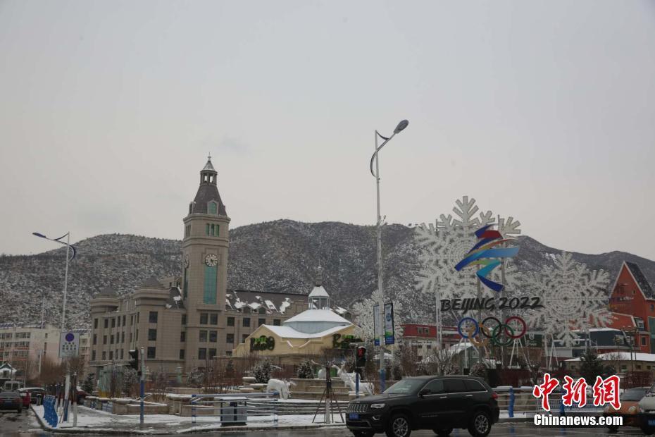 冬奧小鎮(zhèn)崇禮又迎春雪 銀裝素裹宛如童話王國(guó)