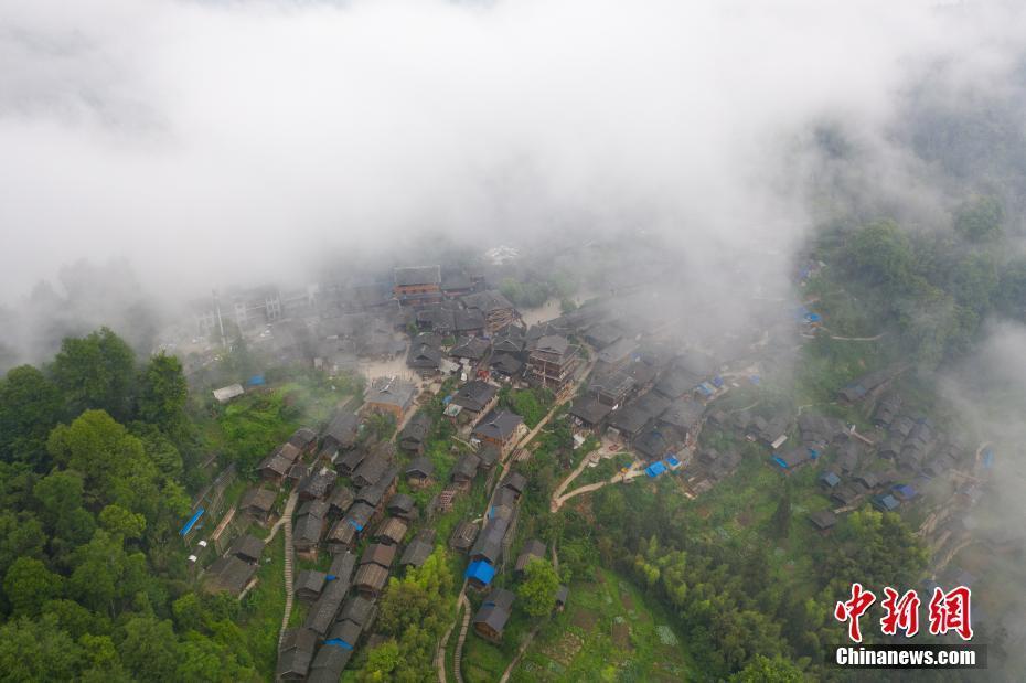 航拍傳統(tǒng)村落貴州岜沙村苗寨