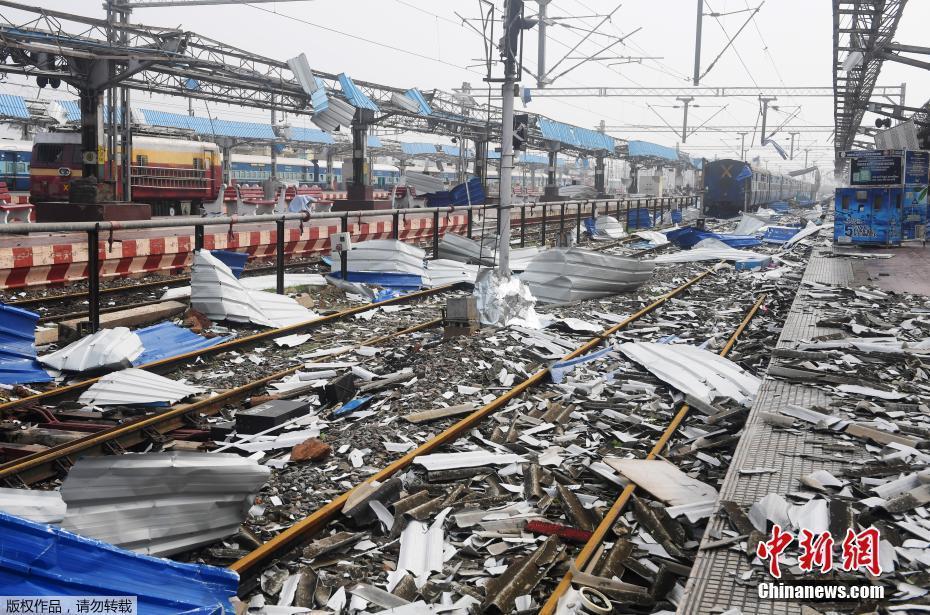 熱帶氣旋“法尼”襲擊印度 火車站滿地狼藉