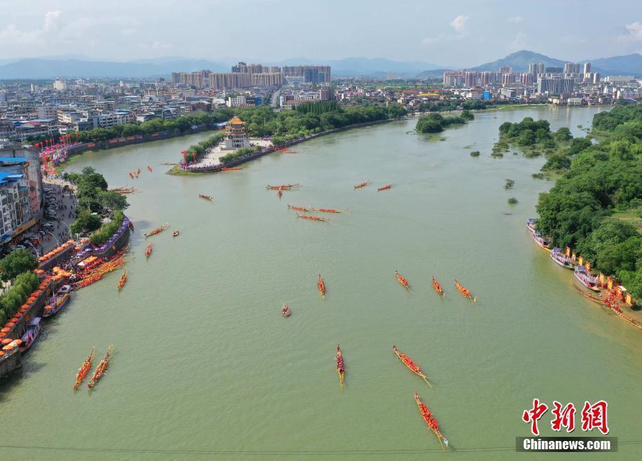 湖南道縣百龍競(jìng)渡迎端午