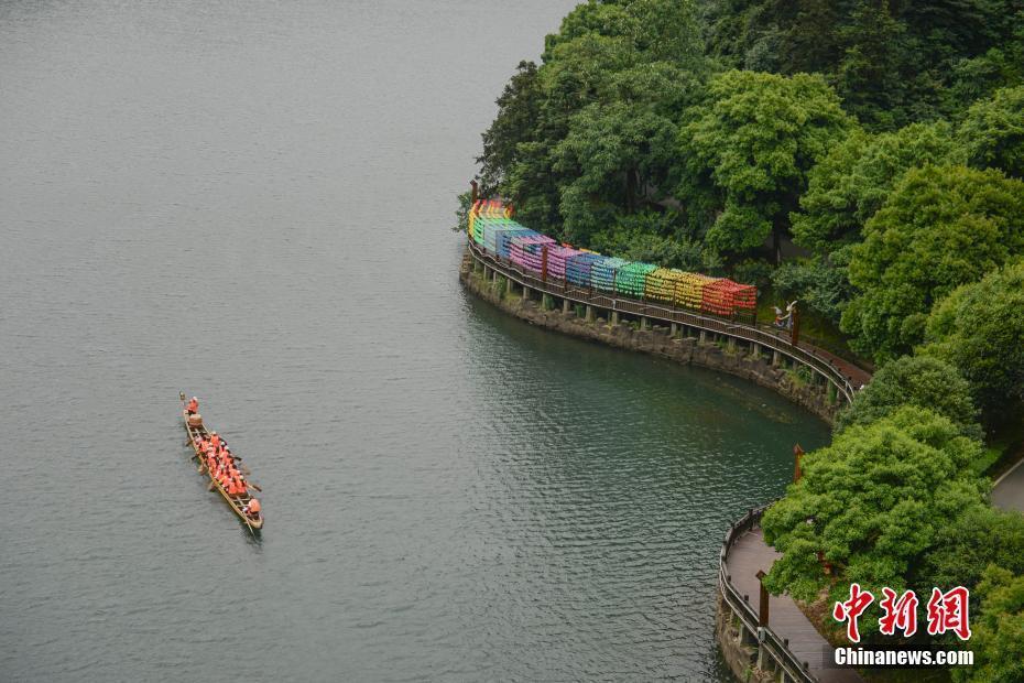 湖南長沙環(huán)島龍舟賽迎端午