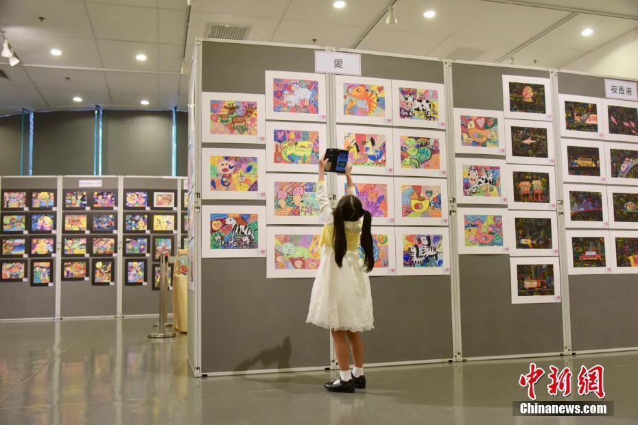 香港首届“世界华人书画艺术大展”开幕