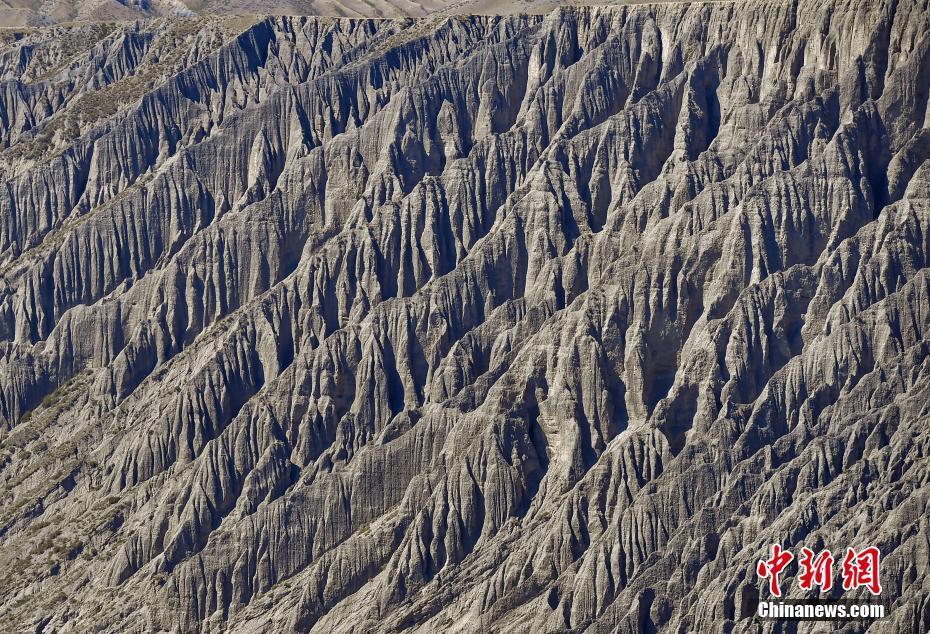 新疆独山子大峡谷 鬼斧神工的流水侵蚀奇观