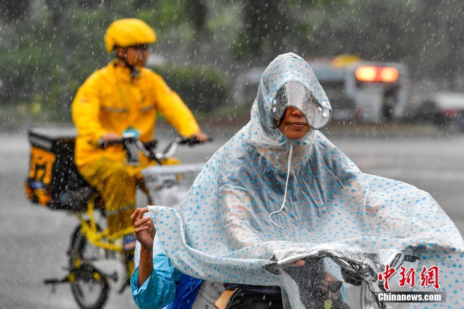 臺風(fēng)“韋帕”來襲 廣州發(fā)布暴雨預(yù)警