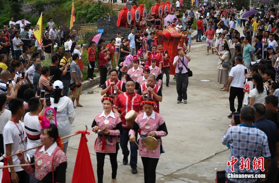 七夕將至 福建畬村舉行傳統(tǒng)畬族婚俗表演