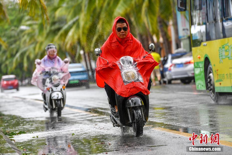 受臺風影響三亞旅游景區(qū)全部關停