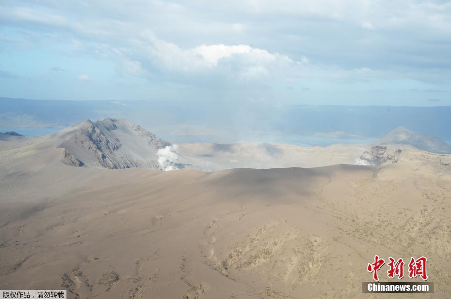 菲律賓塔阿爾火山發(fā)出微弱蒸汽 當(dāng)局警告居民別回家