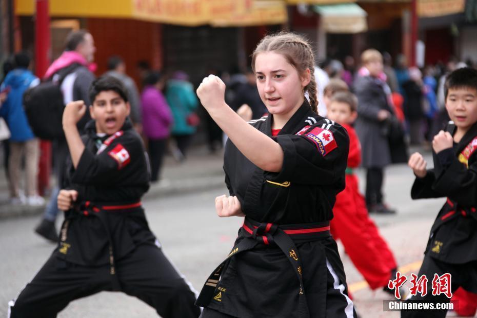 加拿大温哥华华埠举行庚子鼠年春节大游行
