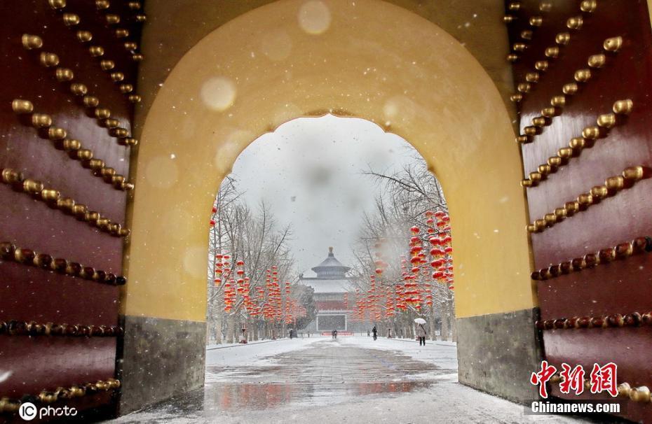 春雪潤(rùn)無(wú)聲 北京大雪紛飛