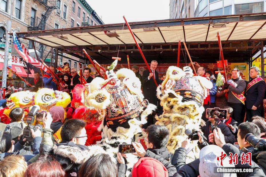 紐約市長白思豪參加唐人街花車大游行慶祝新春