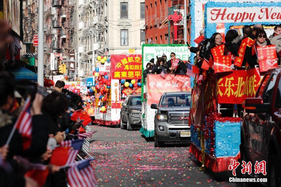 紐約唐人街舉行花車大游行慶祝新春