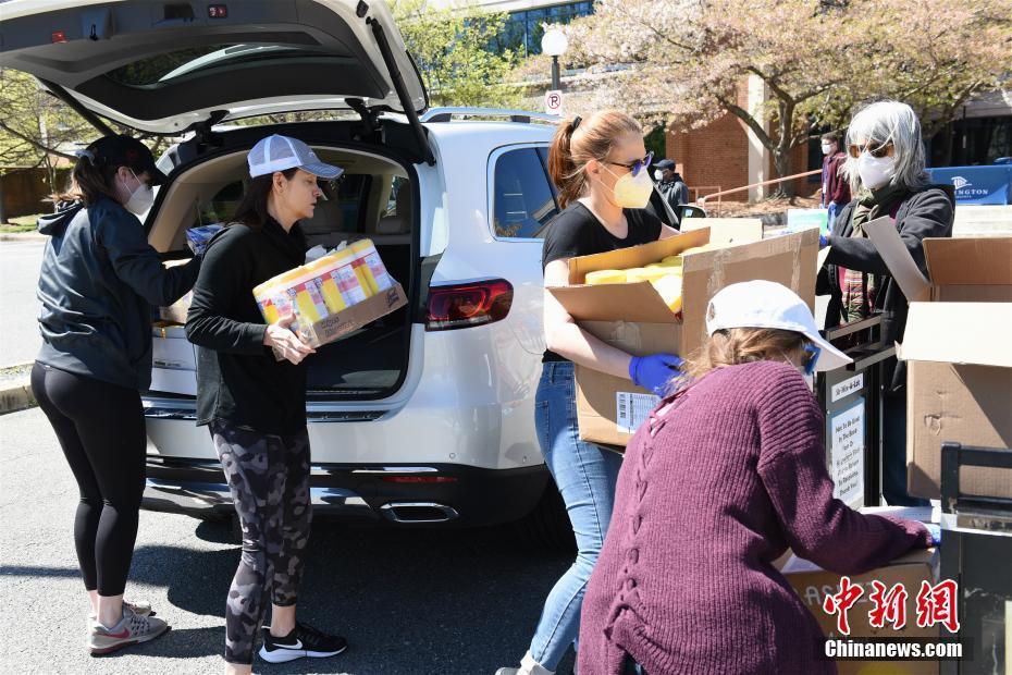 美华府地区民众捐自制口罩等物资支援抗疫