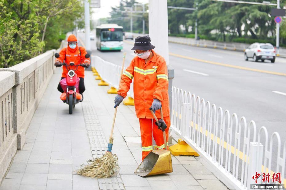 武汉：黄鹤楼上景依旧 生活气息渐恢复