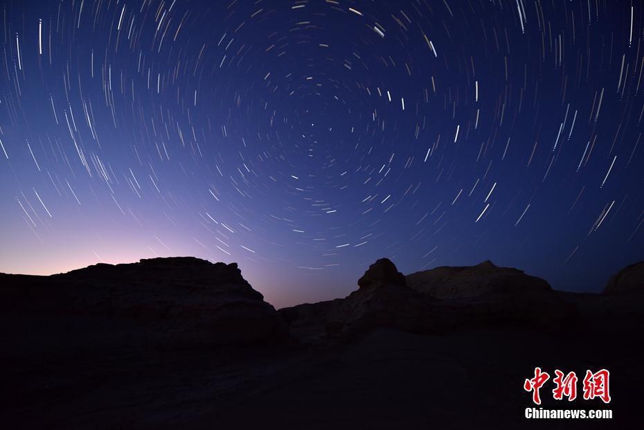 新疆羅布泊雅丹地貌雨后現(xiàn)璀璨星河