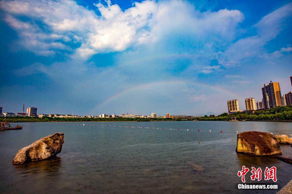 江西武寧西海灣景區(qū)現(xiàn)壯麗彩虹