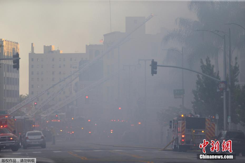 美国洛杉矶市中心火灾引发爆炸
