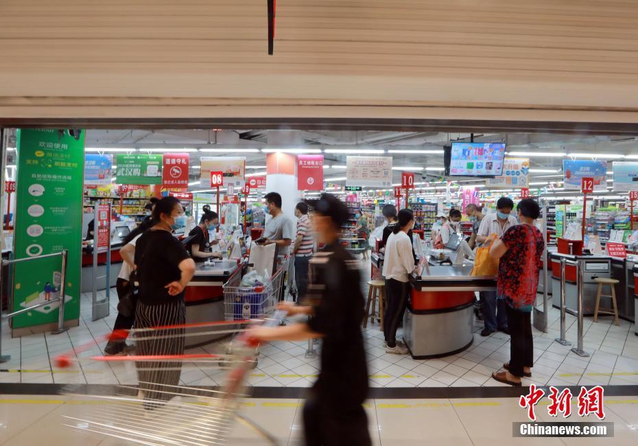 武漢商超餐飲門店逐步開放 客流量有序恢復(fù)