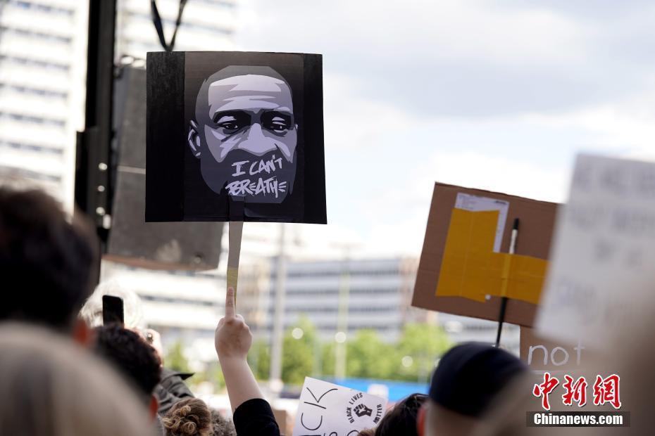 德国柏林万人示威抗议种族主义和警察暴力