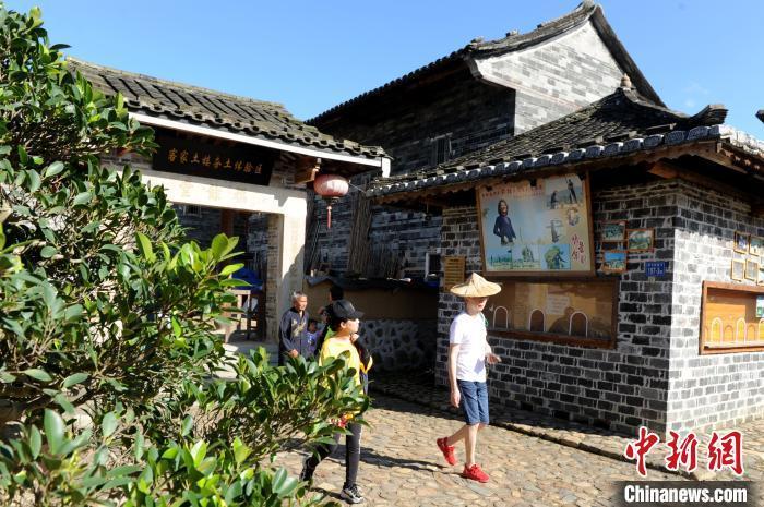 福建土樓（南靖）景區(qū)游客有序參觀