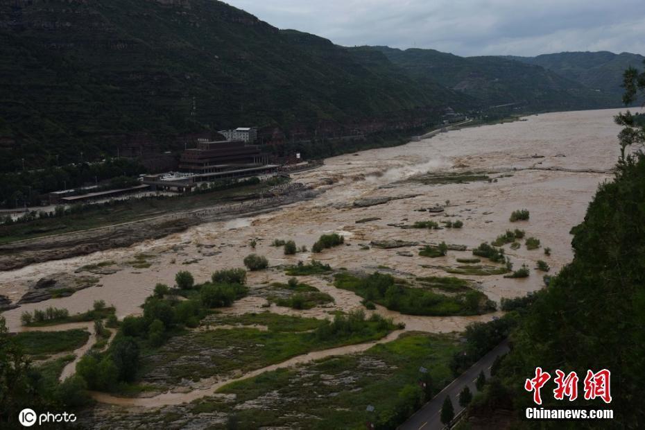 強降雨致山西黃河壺口瀑布景區(qū)再次關(guān)閉