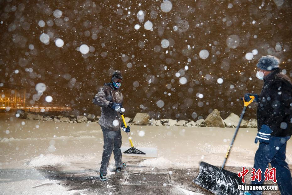 美國(guó)紐約降下大雪