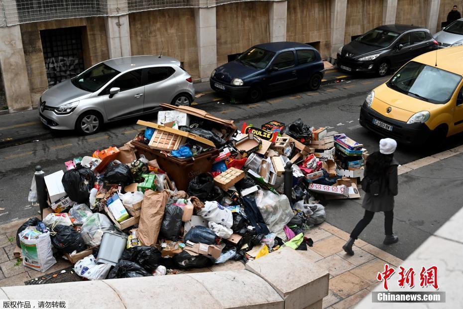 清潔工罷工 法國(guó)馬賽街頭垃圾成堆