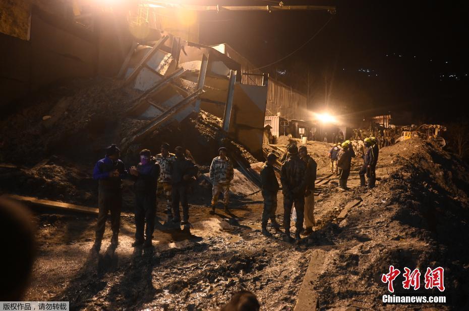 印度冰川斷裂已致26人死亡 救援隊夜間緊張搜救