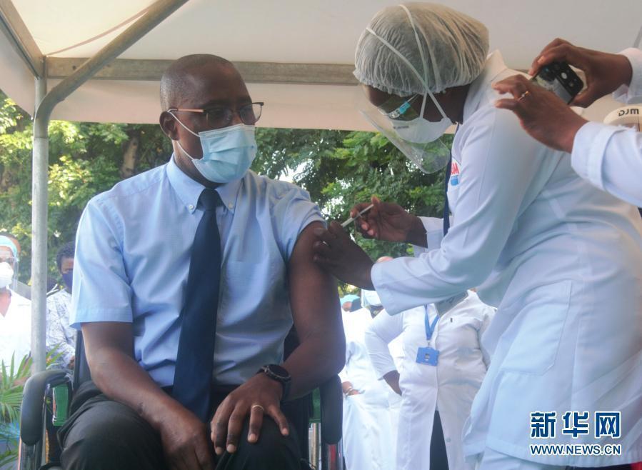 莫桑比克启动接种中国援助新冠疫苗