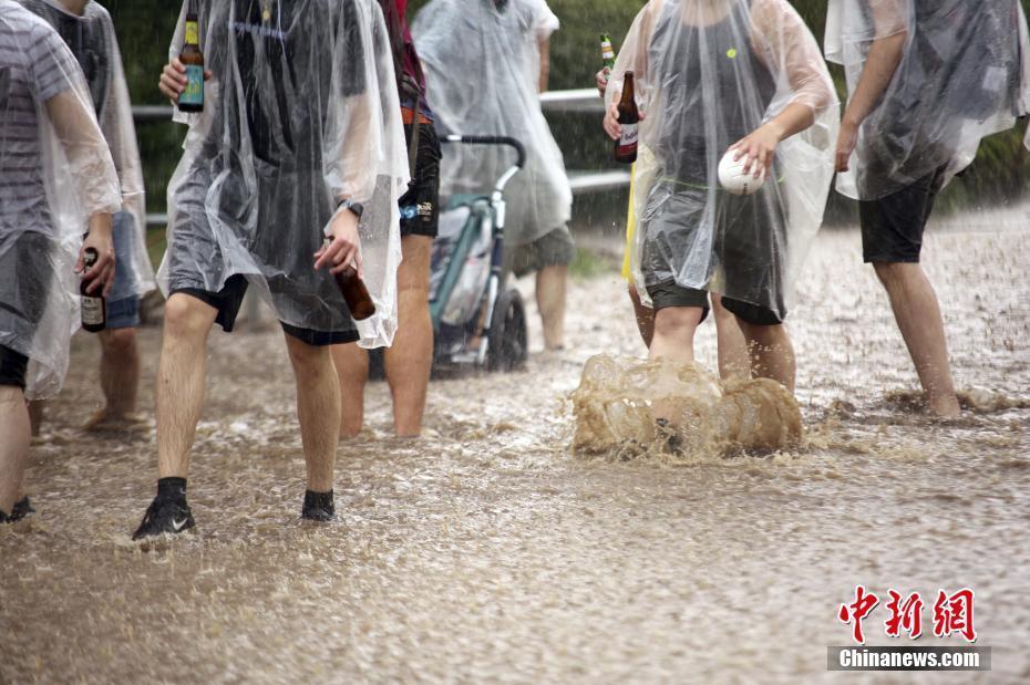 德國西部遭受惡劣天氣 市民生活受嚴重影響