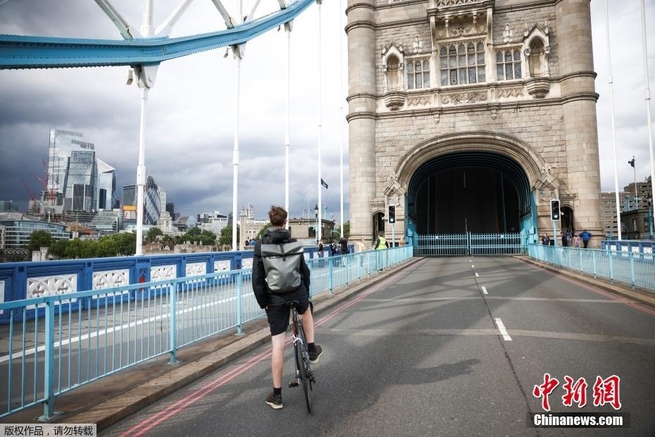 英國倫敦塔橋因故障無法閉合 阻斷行人車輛通行道路