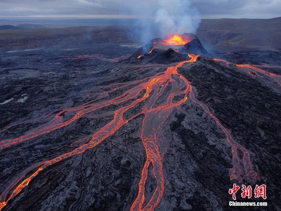 受氣候變化影響 冰島法格拉達(dá)爾火山噴發(fā)