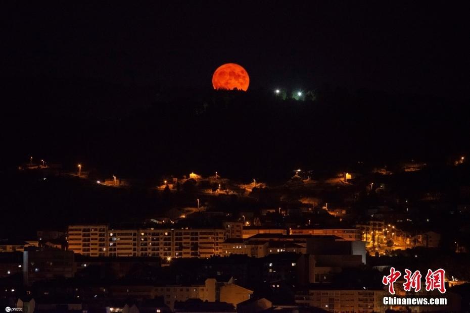 皓月當空照 多國迎來“圓滿”夜景