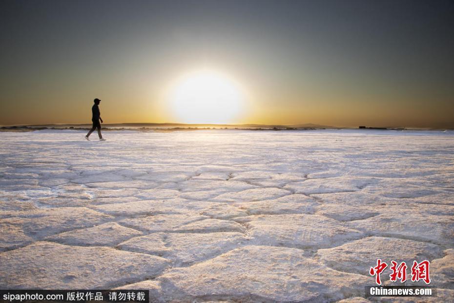 土耳其圖茲湖的湖鹽生產(chǎn) 潔白遼闊純凈如雪