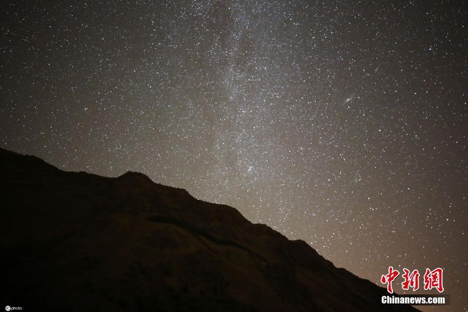 美如畫卷,！土耳其內(nèi)姆魯特火山口湖上空星光璀璨