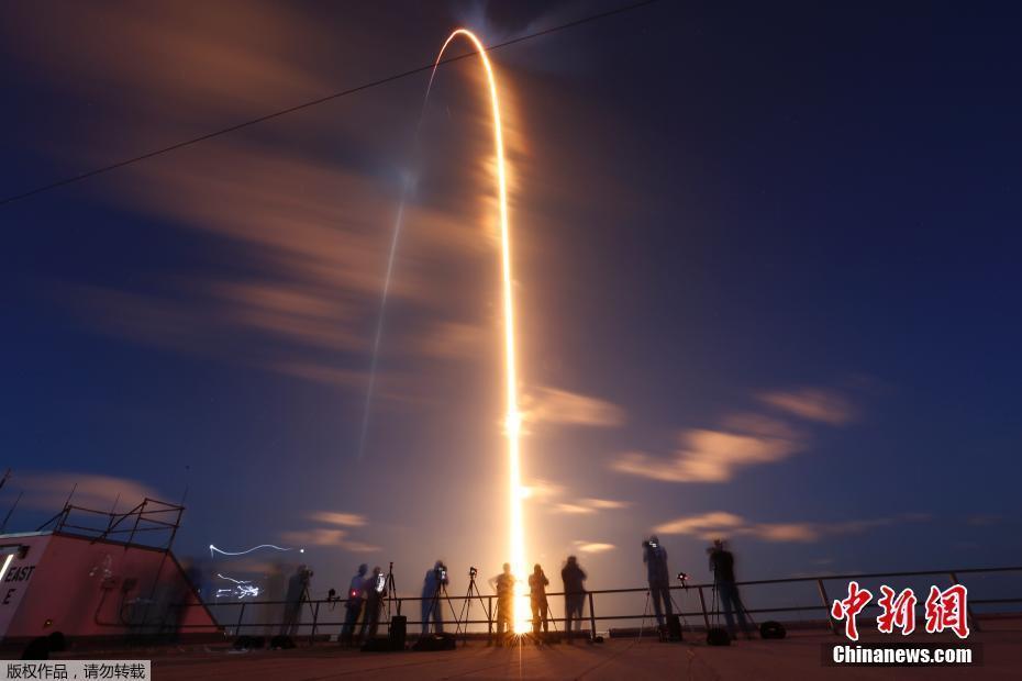 SpaceX發射“靈感4” 搭載首個航天“平民團”升空
