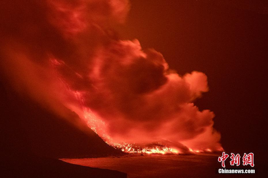 西班牙拉帕爾瑪島火山持續噴發 熔巖流入大西洋