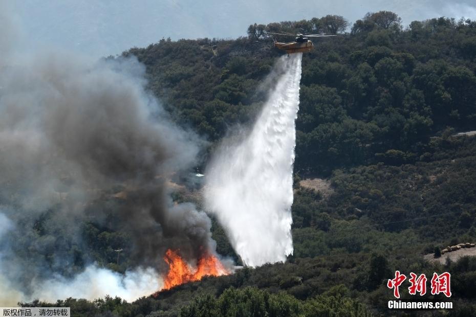 美國加州山火持續蔓延逼近居民區 附近民眾開始疏散
