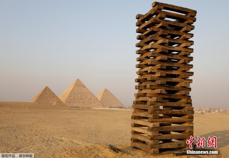 艺术与沙漠景观和谐并存！埃及吉萨金字塔举办当代艺术展