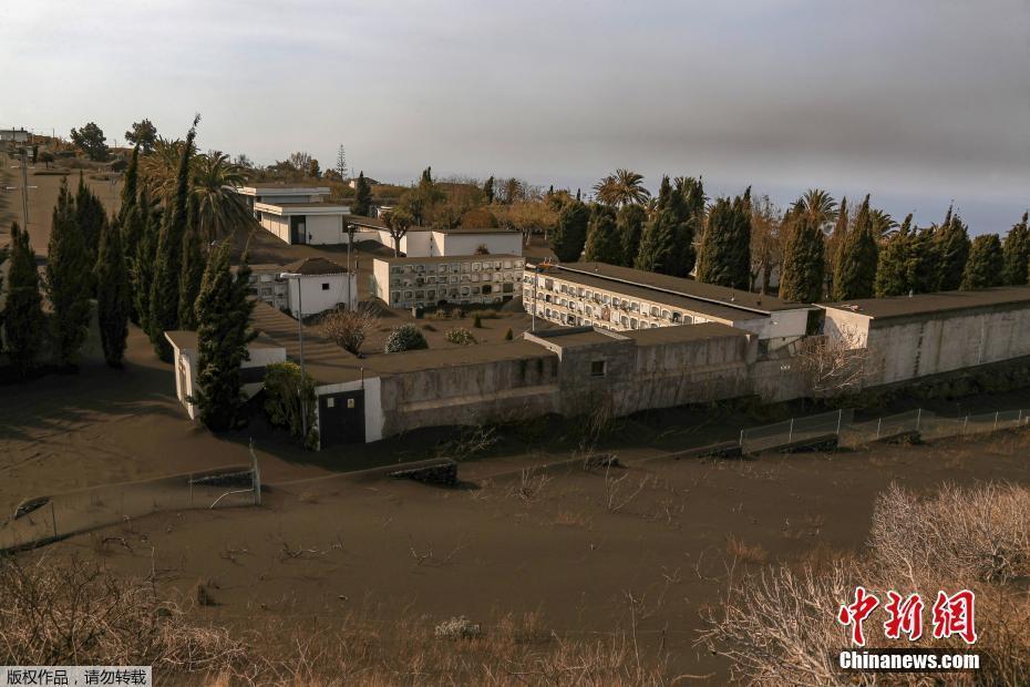 西班牙加那利島火山持續(xù)噴發(fā) 摧毀建筑和種植園