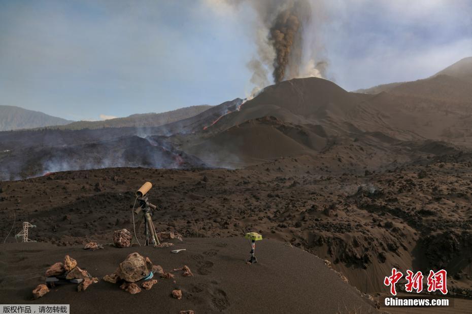 西班牙加那利島火山持續(xù)噴發(fā) 摧毀建筑和種植園