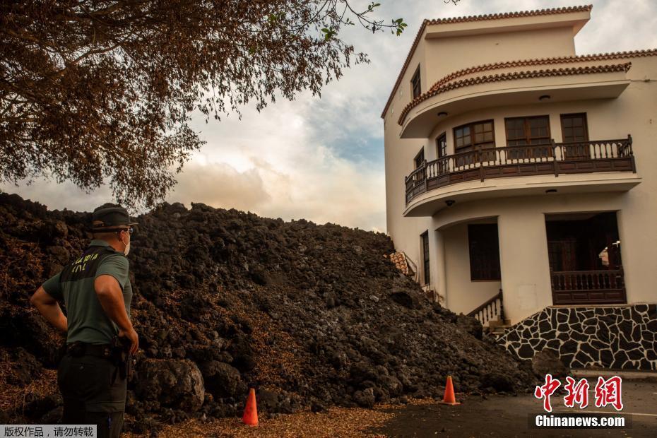 西班牙拉帕爾馬火山噴發(fā)持續(xù) 熔巖覆蓋上千公頃土地